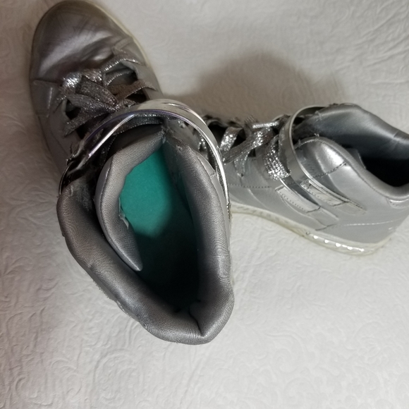 Girls Silver Skechers high tops, size 4 - Picture 5 of 10
